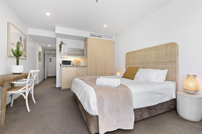 Bedroom 2, Belle Escapes - Park View Studio at The Pier, Adelaide