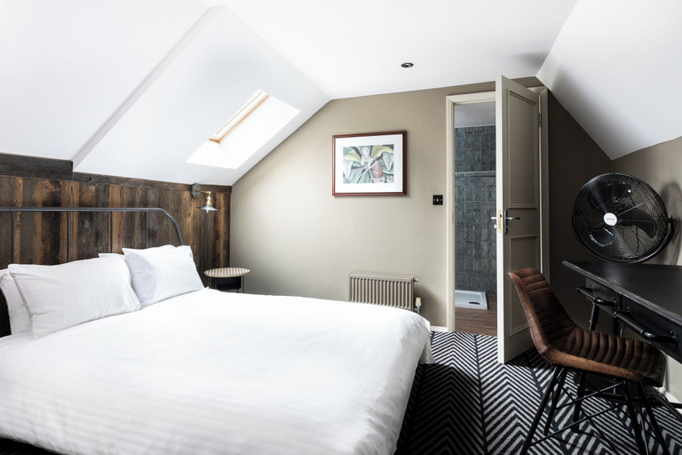 Bedroom 2, Publove The Rose & Crown, London