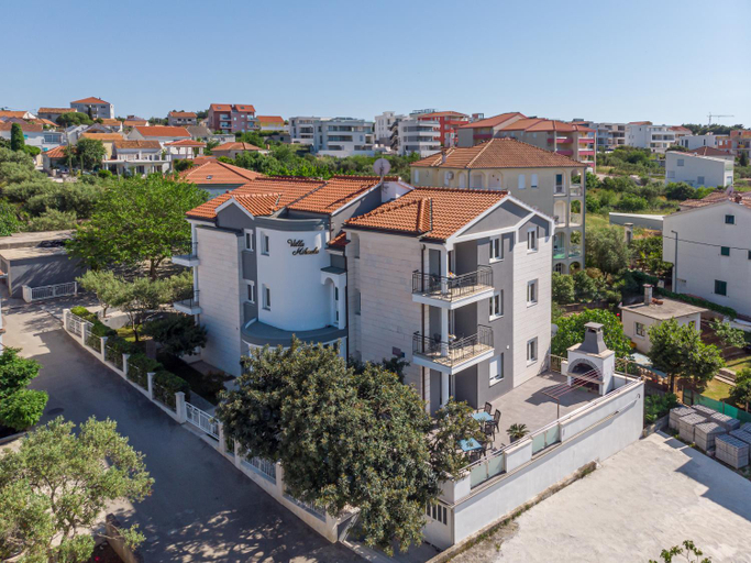 3, Villa Mihaela, Okrug