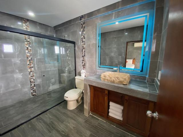 Bathroom 2, HOTEL EL CORAL, Compostela
