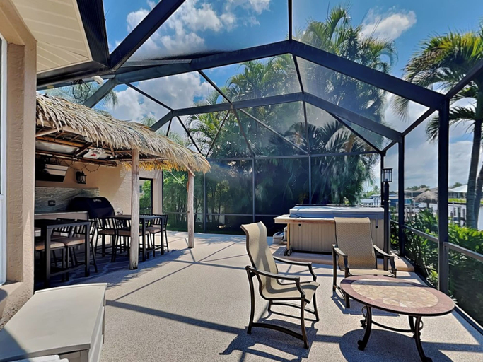 Food & Drinks, Coral Coast Villa, Lee