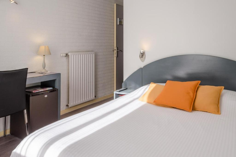 Bedroom 2, Logis Hotel Le Pont Bernet, Gironde