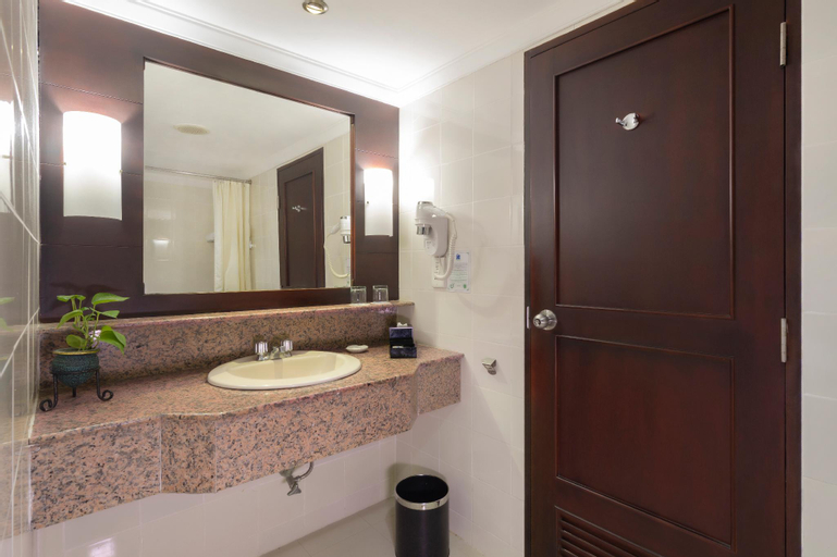 Bathroom 10