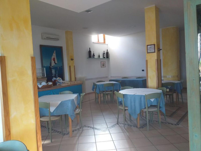 Food & Drinks 2, Spacious double room beside the sea, Teramo