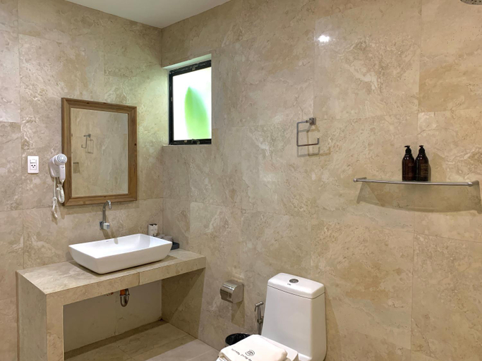 Bathroom 3, Infinity Diving Resort & Residences, Dauin