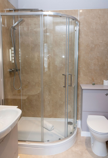 Bathroom 3, The Bat and Ball, Kent