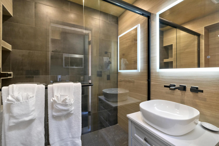 Bathroom, Bunkies-the Cut, La Salle