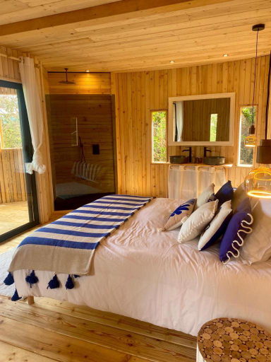 Others 4, LES CABANES DE LUTINA, Haute-Corse