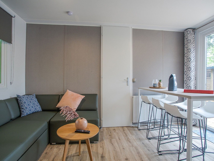 Living area, Attractive Chalet with Microwave near Forest, Rhenen