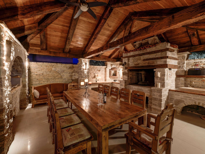 Others 5, Adorable Apartment in Murter with Hot Tub, Murter