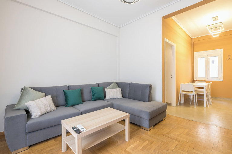 Others 4, Stylish 2 Bd Urban Retreat Near Panormou, Attica