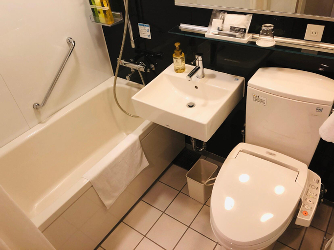Bathroom 12
