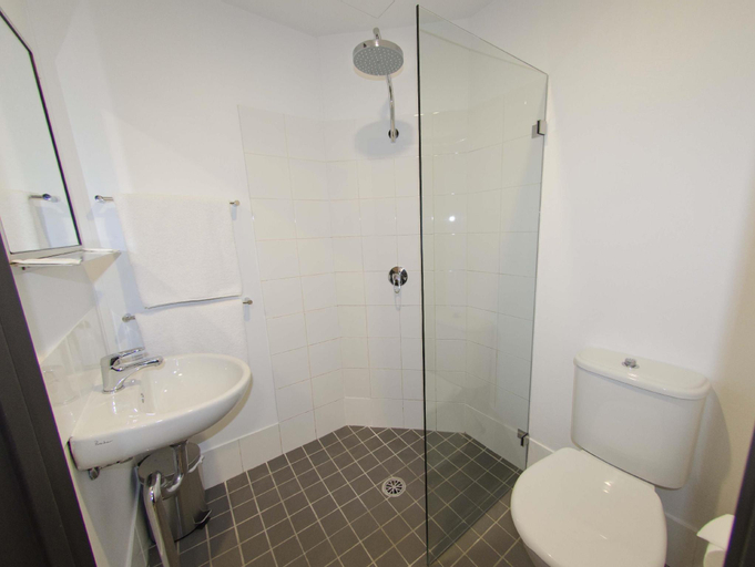 Bathroom 13