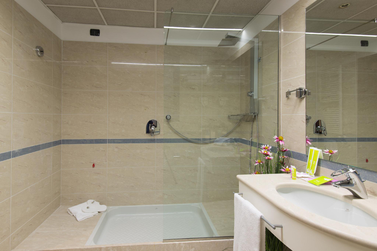 Bathroom 4