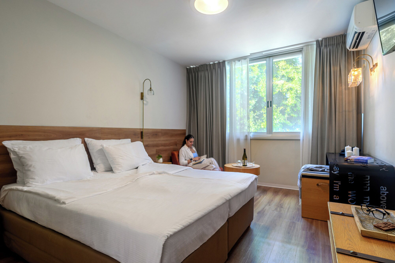 Bedroom 5, Beit Maimon