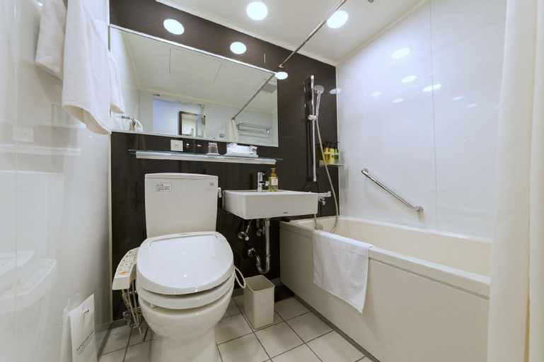 Bathroom 11