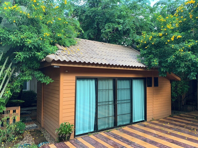Exterior 1