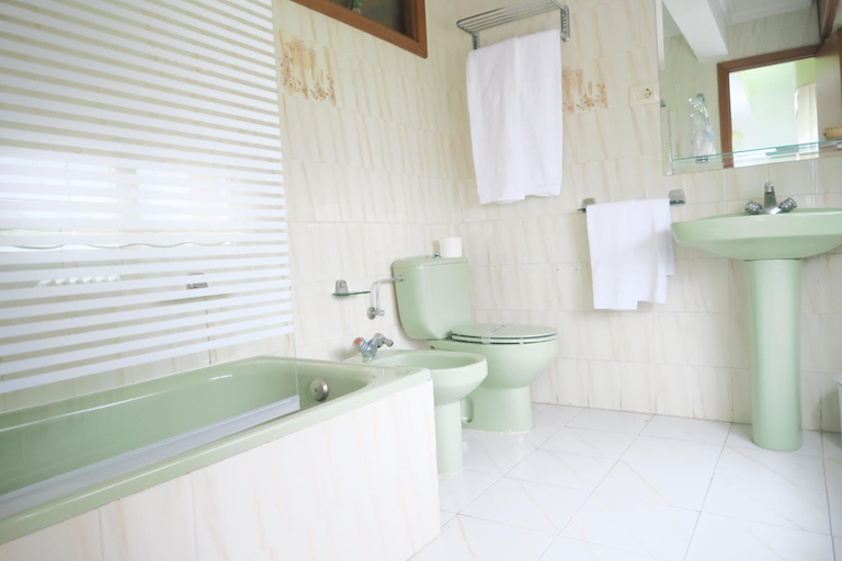 Bathroom 4, Hotel My Rooms Camino do Mar, A Coruña