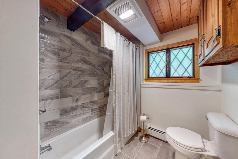 Bedroom 3, White Mountain Escape, Carroll