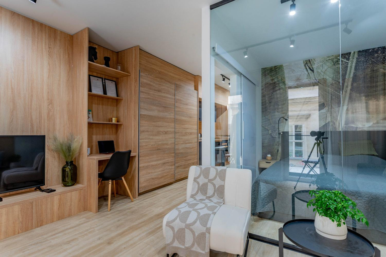Others 4, ERKEL 18 APARTMAN, Budapesti