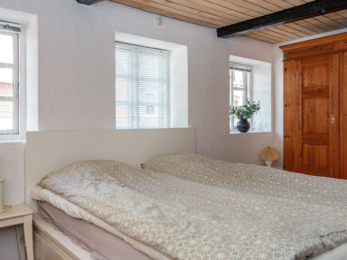 Room 2, 8 Person Holiday Home in Hojer, Tønder
