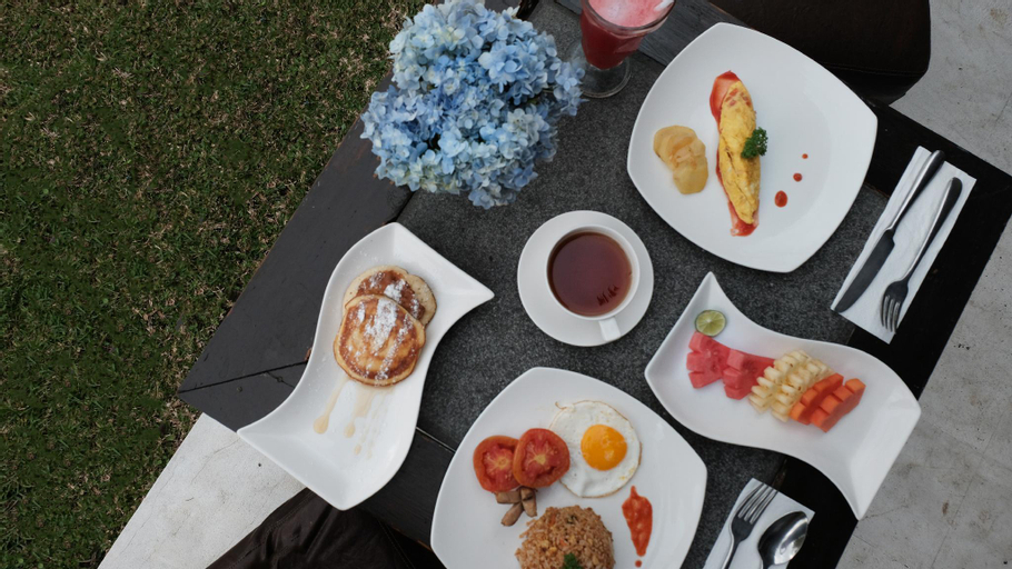 Food & Drinks 12