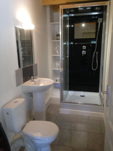 Bathroom 4, Gemini, Les Constellations Gite Complex, Charente-Maritime