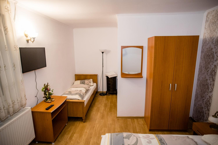Bedroom 2, HOTEL MARION POIANA, Dumbraveni