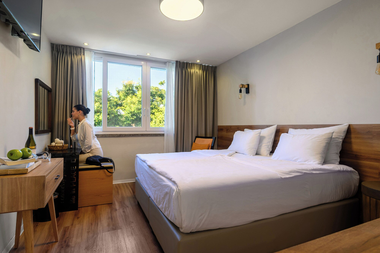 Bedroom 4, Beit Maimon