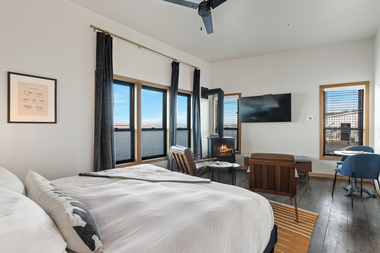 Bedroom 1, Bowline Hotel, Clatsop