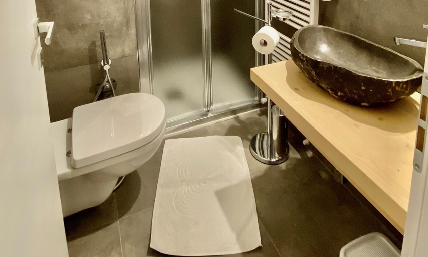 Bathroom 4, Hotel Sciatori, Brescia