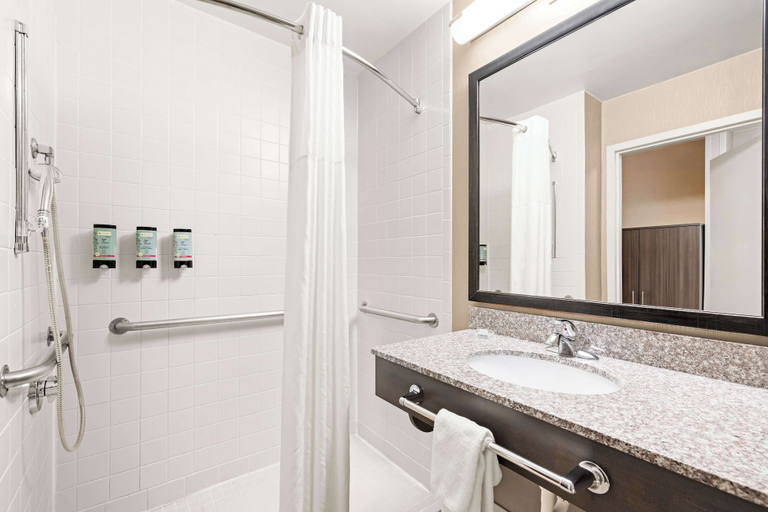 Bathroom 5, Best Western Maple City Inn, Steuben