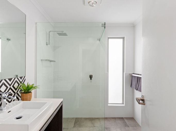 Bathroom 5, Blue Lake Holiday Park, Mount Gambier