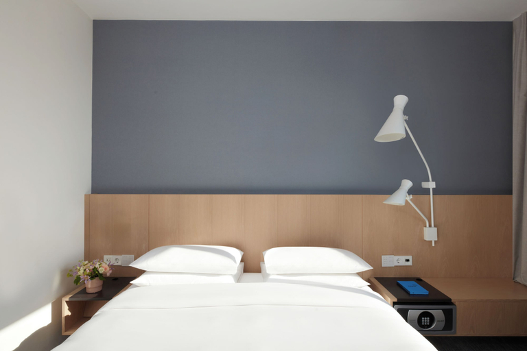 Bedroom 3, Hyatt Regency Paris Etoile, Paris
