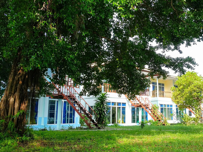 Exterior 9