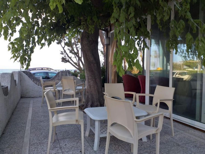 Others 4, Spacious double room beside the sea, Teramo