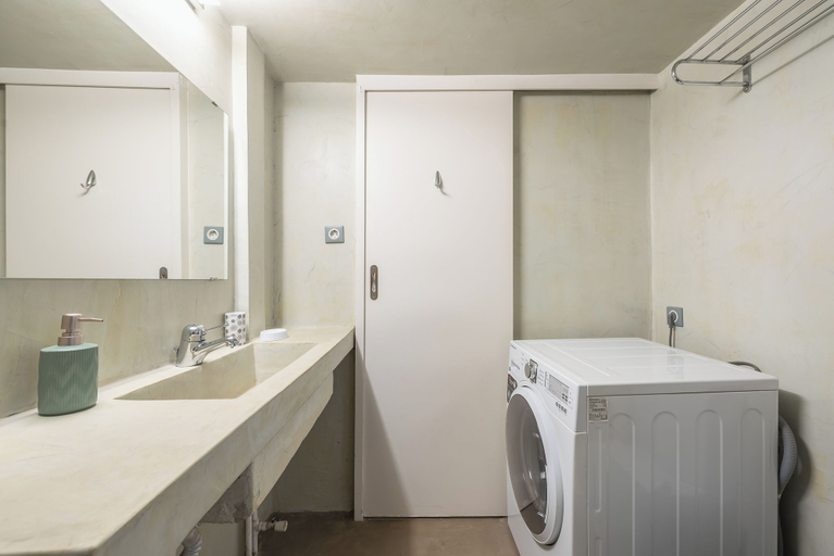 Bathroom 2, Stylish 2 Bd Urban Retreat Near Panormou, Attica