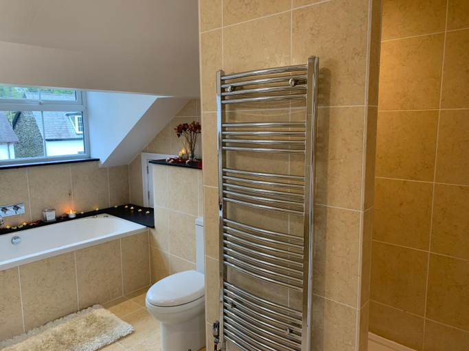 Shower 4, The Penthouse Bowness Tranquil Loft Jacuzzi Bath & Complimentary Cascades Spa Membership, Cumbria