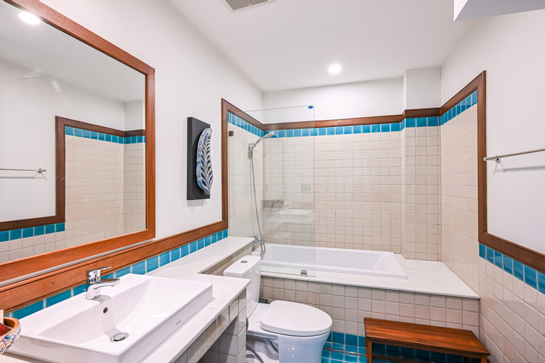 Bathroom 25
