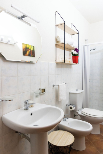 Bathroom 3, Casa Fiore de Borgo, Catania