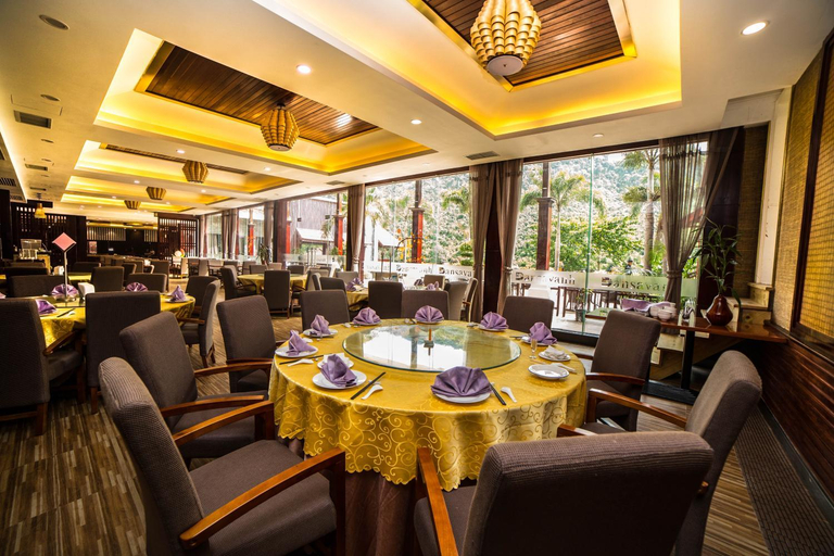 Food & Drinks 2, Swan Lake Hotel, Thoulakhom