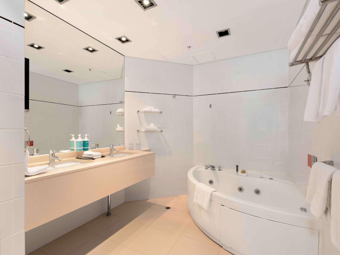 Bathroom 17