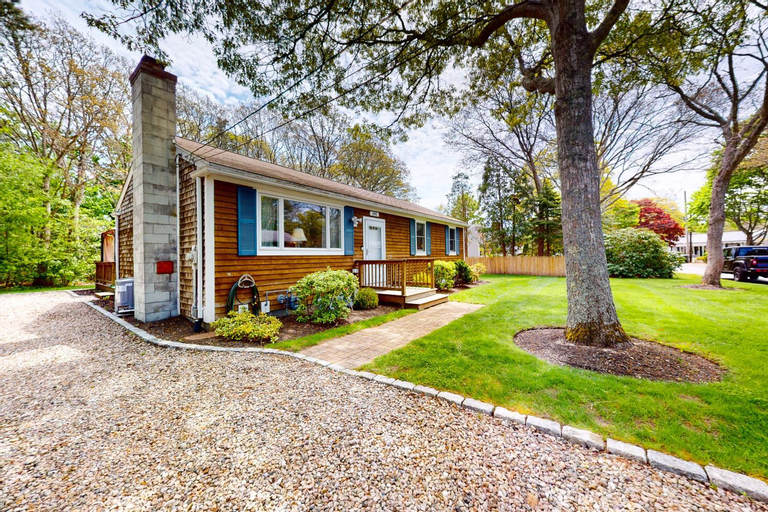 Hyannis Beach House, Barnstable