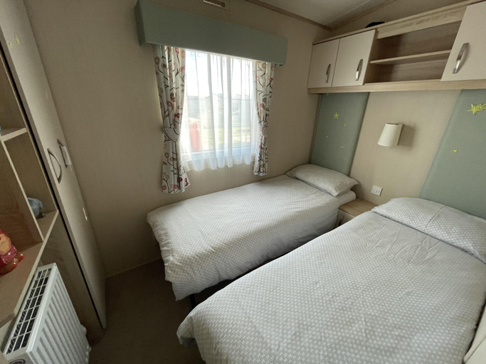 Bedroom 2, Laineys Haven Caravan at Silversands, Moray