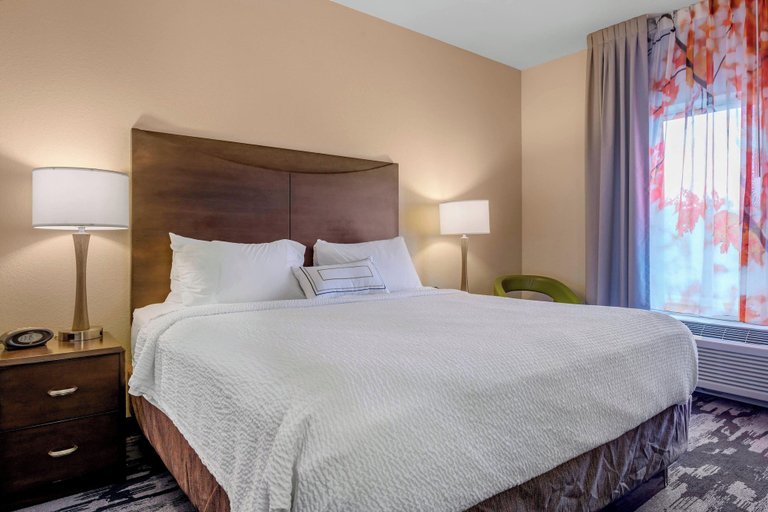 Bedroom 3, Fairfield Inn & Suites by Marriott Slippery Rock, Butler