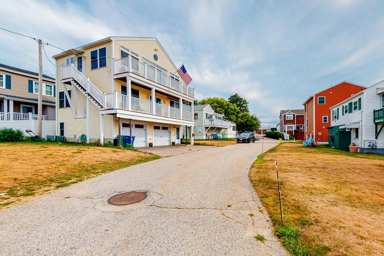 Hampton Beach Beauty, Rockingham