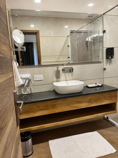 Bathroom 3, Hotel Tamarind Tree, Sahibzada Ajit Singh Nagar