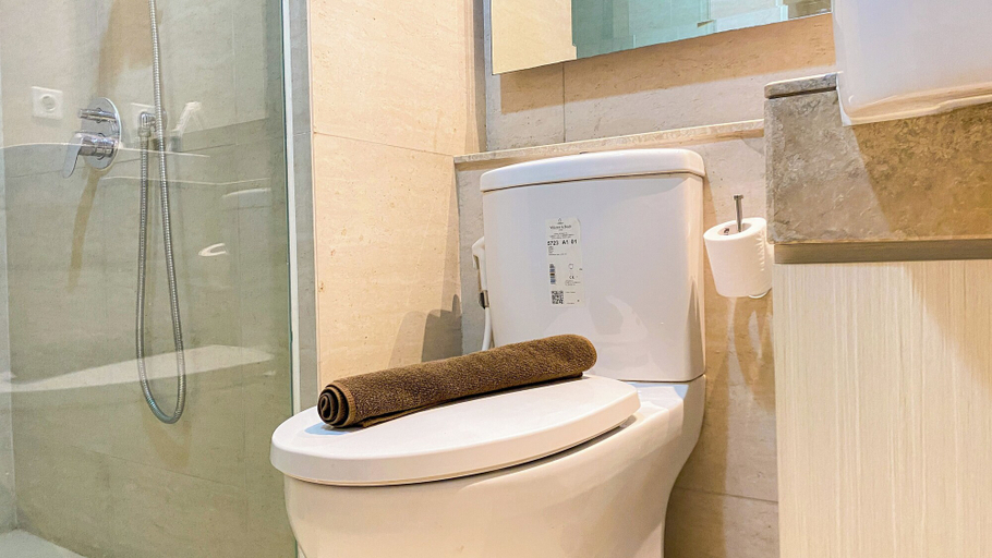 Bathroom 4, Modern And Cozy Living 1Br At Gold Coast Apartment, North Jakarta