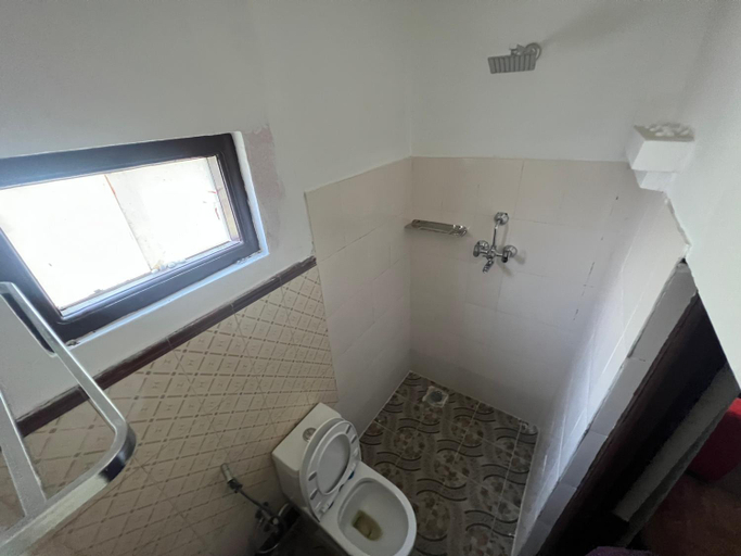 Bathroom 4, Hello KTM Hostel, Bagmati