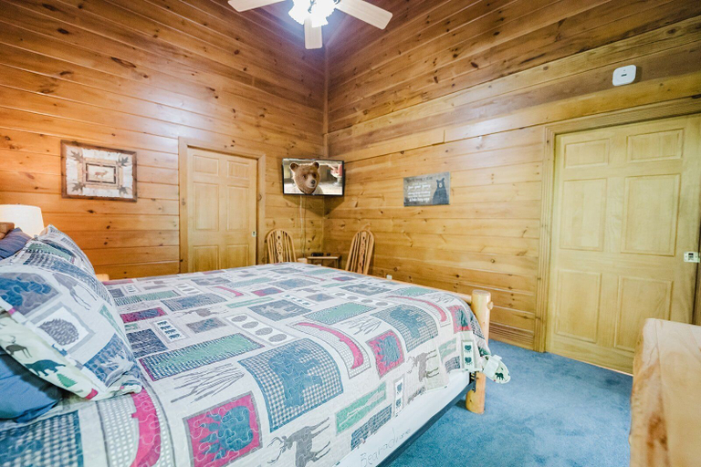 Bedroom 3, Absolute Bearadise, Sevier
